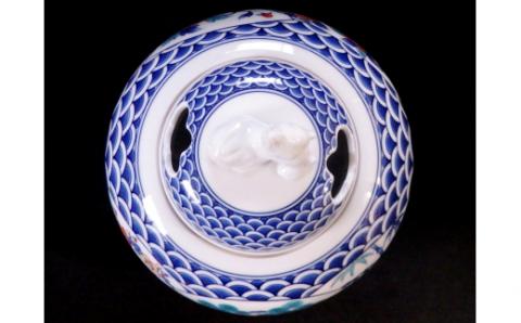 【伊万里焼】市川冬山窯「色鍋島青海波扇文香炉」 037-H753