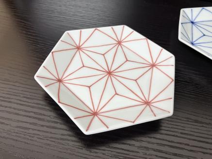 伊万里焼 麻の葉亀甲小皿（青・赤）セット 165-H1075