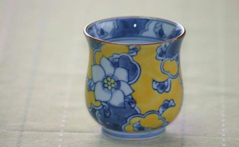 【伊万里焼】彩り唐花湯呑（1個） 032-H305