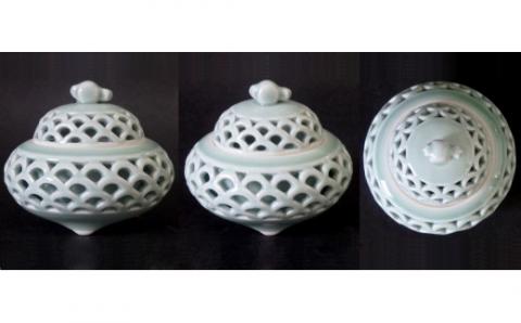 【伊万里焼】青磁蕪型青海波透かし彫り香炉【市川冬山窯】 037-H1226