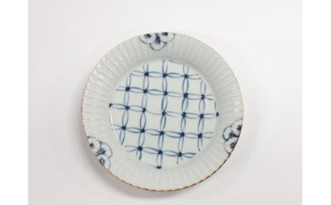 【伊万里焼】染付菊文・七宝文渕彫皿セット 032-H707