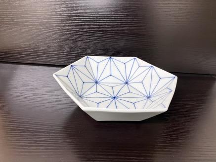 伊万里焼 麻の葉亀甲中鉢 165-H1074