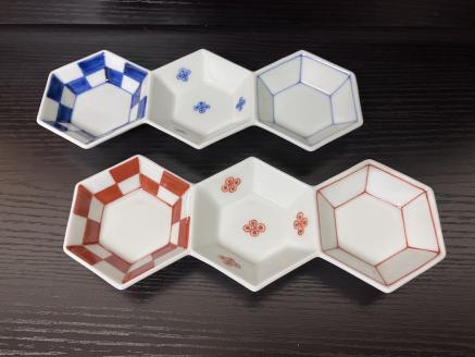 伊万里焼 市線花（青・赤）亀甲三品盛 165-H1067