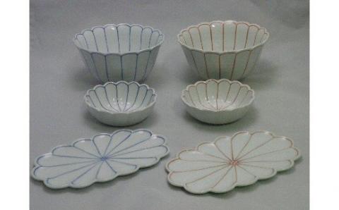 【伊万里焼】菊割丼・小鉢・菊浅皿（赤・青どちらかの色を一つずつ） 035-H394