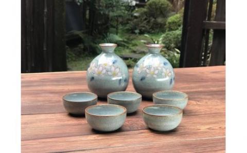 【伊万里焼】染付桜文 貫入造り酒器揃 056-H684