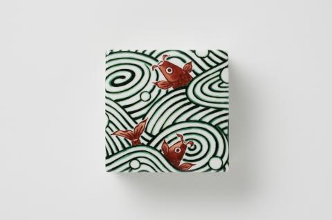 伊万里陶苑 遊鯉紋陶箱・中 070-H971