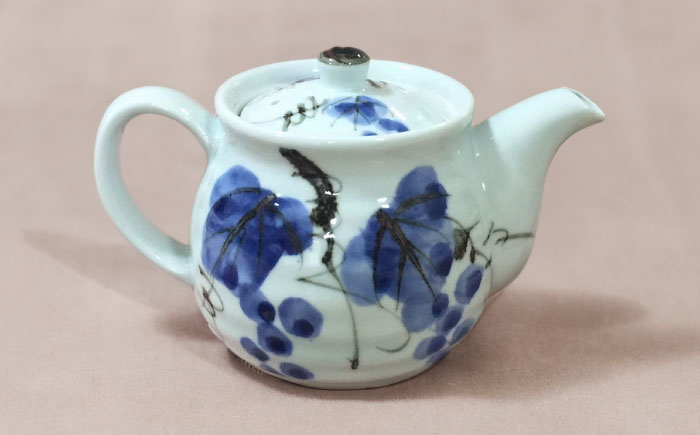 【有田焼】ポット型急須 ぶどう /やきもの工房 成 [UDU005]