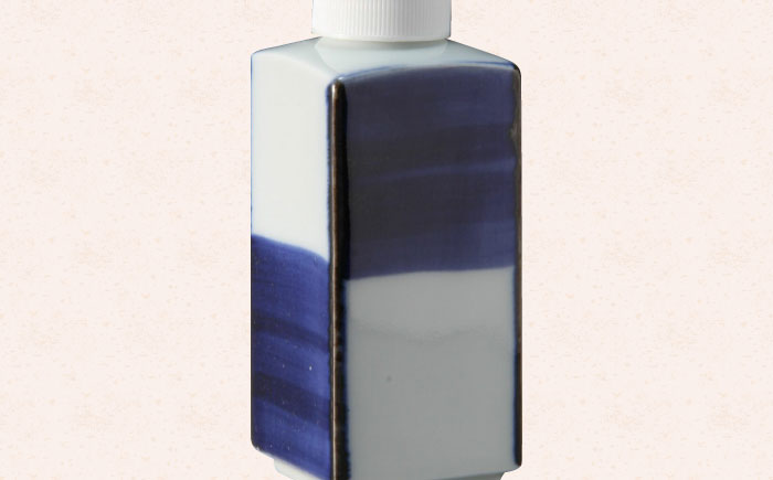 【有田焼】ポチっとちょいかけ 醤油さし 角型 呉須市松 /やきもの工房 成 [UDU061]