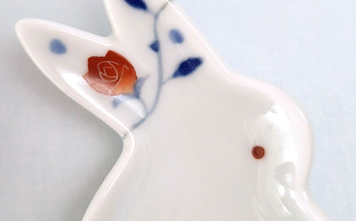 【有田焼】うさぎ 銘々皿・豆小皿ペア（ミニ赤バラ・ミニバラ）/伝平窯 [UDW010]