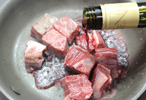 佐賀牛旨みたっぷり牛スネ角切り（400ｇ×2パック）スネ角 おぎのからあげ 佐賀牛 牛すね肉 合計800g 角切り 規格外 牛肉 カレー シチュー 煮込み お肉 ブランド牛 九州産 送料無料 ブランド牛 ブロック 人気 高評価 牛肉 国産 佐賀県産