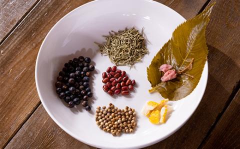 天山名水でつくる小城のクラフトジン OGIGIN想オリジナル700ml 酒 グラス ソーダ 地酒 蔵元直送 お酒 アルコール お祝い 人気 ランキング 高評価