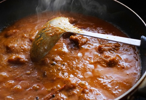 佐賀牛旨みたっぷり牛スネ角切り（400ｇ×2パック）スネ角 おぎのからあげ 佐賀牛 牛すね肉 合計800g 角切り 規格外 牛肉 カレー シチュー 煮込み お肉 ブランド牛 九州産 送料無料 ブランド牛 ブロック 人気 高評価 牛肉 国産 佐賀県産