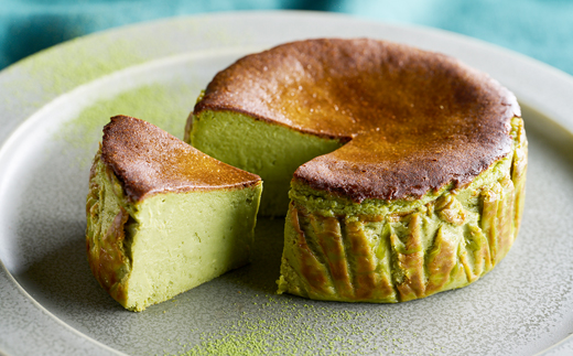 八女抹茶バスクチーズケーキ (4号12cm)送料無料 濃厚 チーズ 抹茶 濃厚 クリーム お祝い 冷凍 クリーミー デザート スイーツ プレゼント ギフト 贈り物 クリスマス お土産 誕生日 おやつ お菓子 プリン県 佐賀県 和スイーツ 濃厚 クリーム お祝い 冷凍 クリーミー デザート スイーツ プレゼント ギフト 贈り物 クリスマス お土産 誕生日