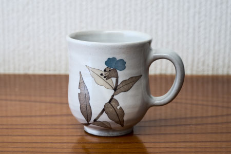 和紙染草花文マグカップ(大) 【日の隈窯 和紙染 和紙 佐賀 陶器 粉引き 草花 窯元 陶芸作家 マグカップ】(H025106)