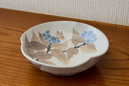 和紙染草花文菓子器 【日の隈窯 和紙染 和紙 佐賀 陶器 粉引き 鉄絵 草花 窯元 陶芸作家 器 皿】(H025112)