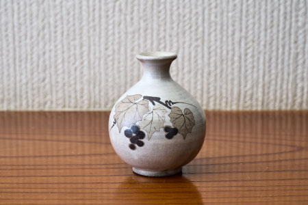 和紙染草花文一輪挿 【日の隈窯 和紙染 和紙 佐賀 陶器 粉引き 鉄絵 草花 窯元 陶芸作家 花瓶】(H025149)