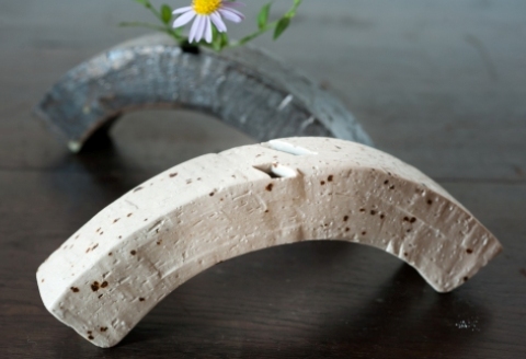 花器 アーチ 白・黒セット 【一輪挿し 手作り 陶器 オブジェ インテリア 癒し 贈り物】(H038115)