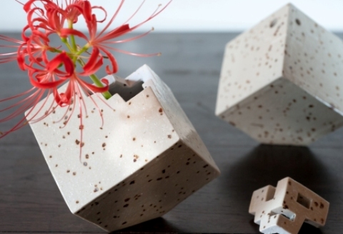 花器 キューブ(中) 白 【一輪挿し 手作り 陶器 オブジェ インテリア 癒し 贈り物】(H038108)