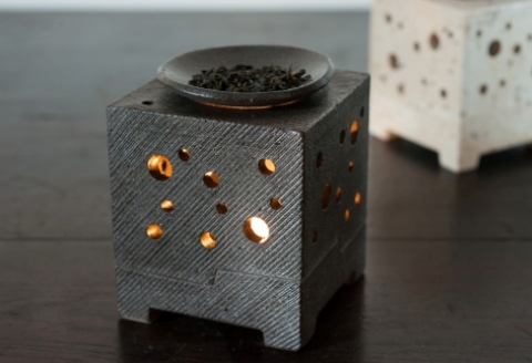 茶香炉 黒 【手作り 陶器 インテリア お茶 癒し キューブ 四角 贈り物】(H038120)