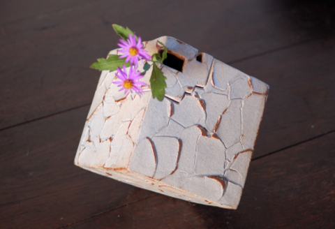 花器 キューブ(大) 白 【一輪挿し 手作り 陶器 オブジェ インテリア 癒し 贈り物】(H038117)