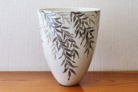 【陶芸作家　勝田文博】和紙染柳文花器【神埼市 伝統工芸 粉引き 鉄絵 草花 窯元 日の隈窯】(H025130)