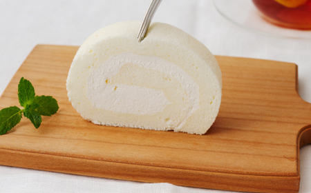 【プレミアム米粉ロールケーキ 2本セット】天使のホワイトロール & クラシックショコラロール【グルテンフリー 小麦粉不使用 保存料不使用 贈り物 お歳暮 お中元 お祝 スイーツ デザート ギフト】(H053316)