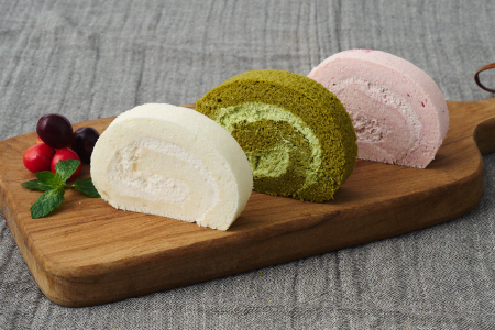 【プレミアム米粉ロールケーキ 3本セット】天使のホワイトロール & 赤の煌きラズベリーロール & 嬉野新緑ロール【グルテンフリー 小麦粉不使用 保存料不使用 贈り物 お歳暮 お中元 お祝 スイーツ デザート ギフト】(H053320)