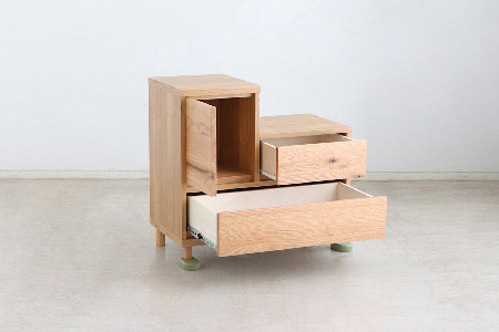 【東馬家具】TRM017 Hop Stepチェスト【天然木 ナチュラルデザイン 収納アイテム 猫 キュート 完成品 脚のみ取付】(H060614)