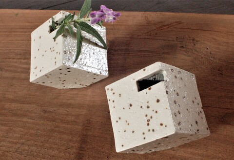花器 キューブ(小) 白 【一輪挿し 手作り 陶器 オブジェ インテリア 癒し 贈り物】(H038124)