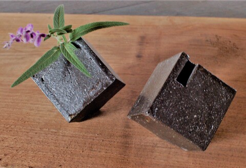 花器 キューブ(小) 黒 【一輪挿し 手作り 陶器 オブジェ インテリア 癒し 贈り物】(H038125)