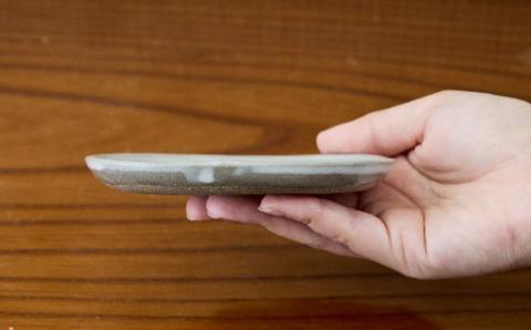 和紙染草花文楕円皿 【日の隈窯 和紙染 和紙 佐賀 陶器 粉引き 鉄絵 窯元 陶芸作家】(H025151)