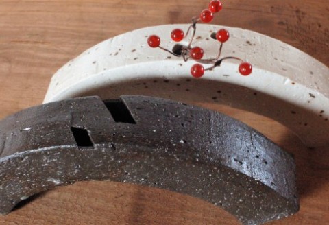 花器 アーチ 白・黒セット 【一輪挿し 手作り 陶器 オブジェ インテリア 癒し 贈り物】(H038115)