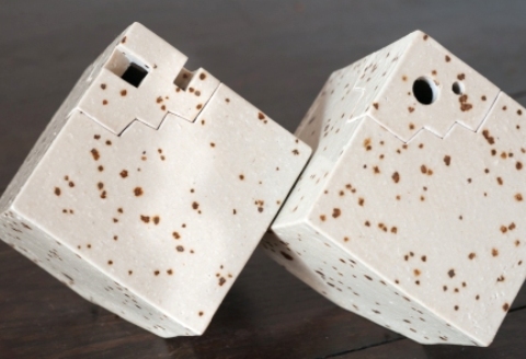 花器 キューブ(中) 白 【一輪挿し 手作り 陶器 オブジェ インテリア 癒し 贈り物】(H038108)