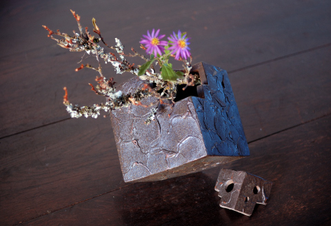 花器 キューブ(大) 黒 【一輪挿し 手作り 陶器 オブジェ インテリア 癒し 贈り物】(H038116)