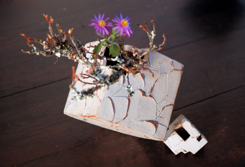 花器 キューブ(大) 白 【一輪挿し 手作り 陶器 オブジェ インテリア 癒し 贈り物】(H038117)