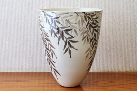 【陶芸作家　勝田文博】和紙染柳文花器【神埼市 伝統工芸 粉引き 鉄絵 草花 窯元 日の隈窯】(H025130)