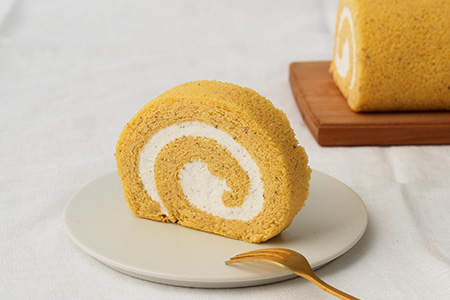 【プレミアム米粉ロールケーキ】神埼菱の実ロール【グルテンフリー 保存料不使用 贈り物 お歳暮 お中元 お祝】(H053296)