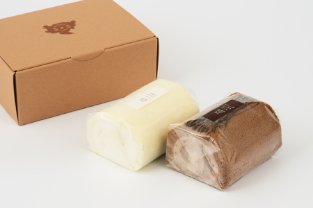 【プレミアム米粉ロールケーキ 2本セット】天使のホワイトロール & クラシックショコラロール【グルテンフリー 小麦粉不使用 保存料不使用 贈り物 お歳暮 お中元 お祝 スイーツ デザート ギフト】(H053316)