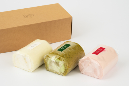 【プレミアム米粉ロールケーキ 3本セット】天使のホワイトロール & 赤の煌きラズベリーロール & 嬉野新緑ロール【グルテンフリー 小麦粉不使用 保存料不使用 贈り物 お歳暮 お中元 お祝 スイーツ デザート ギフト】(H053320)