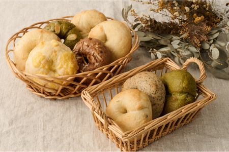 【定期便6回】自家製天然酵母のベーグルセット【パンと器のコネル】 【パンと器のコネル もっちりベーグル 国産小麦 パン 自家製 天然酵母 玄米麹 朝食 おやつ】(H094121)