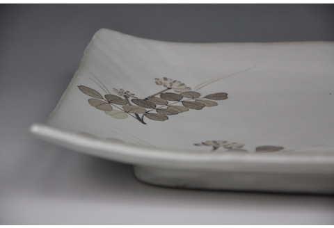 和紙染草花文絵皿A 【日の隈窯 和紙染 和紙 佐賀 陶器 粉引き 鉄絵 草花 窯元 陶芸作家 絵皿】(H025113)