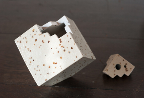 花器 キューブ(中) 白 【一輪挿し 手作り 陶器 オブジェ インテリア 癒し 贈り物】(H038108)