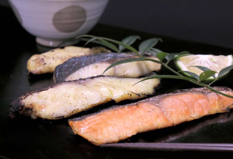 魚屋さんのこだわり西京漬けセット(4種類12切) 【味噌漬け 銀ダラ 鮭 カラスカレイ サワラ 脂がのった】(H071120)