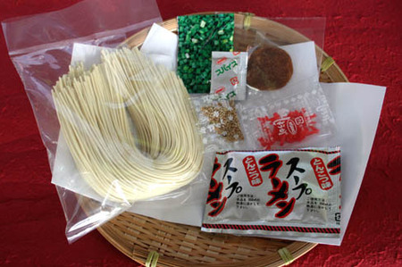 自宅で本格ラーメン・神埼とんこつ生ラーメン 10袋入 【 ご当地ラーメン 豚骨ラーメン とんこつラーメン 袋麺 乾麺】(H014146)