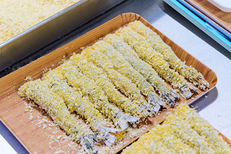 【隔月定期便6回】創業45年「魚屋さんの手づくりエビフライ」10尾(400～500g)【海老フライ 夕食 おかず プリプリ 簡単 時短料理 揚げるだけ ふるさと納税】(H032129)