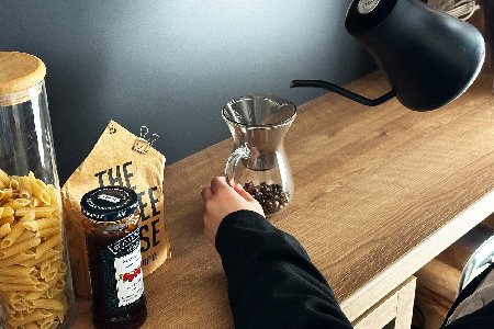 【東馬家具】TMフォカス ガラス扉+オープン引出+60チェスト+180天板SN+脚3セット【収納棚 シャビー調 木目 おしゃれ 飾り棚 完成品 脚・取っ手のみ取付】(H060628)