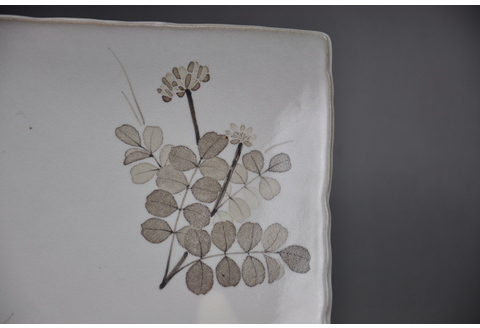 和紙染草花文絵皿A 【日の隈窯 和紙染 和紙 佐賀 陶器 粉引き 鉄絵 草花 窯元 陶芸作家 絵皿】(H025113)