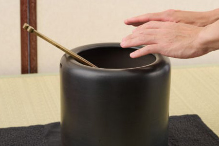 尾崎焼 手炙り火鉢【日の隈窯 元祖 尾崎焼 神埼市 佐賀 陶器 鉄絵 窯元 陶芸作家】(H025155)