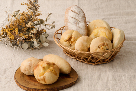 【定期便6回】自家製天然酵母パンの詰め合わせセット【パンと器のコネル】 【パンと器のコネル 全粒粉 もっちりベーグル 国産小麦 パン 自家製 天然酵母 玄米麹 朝食 おやつ】(H094120)