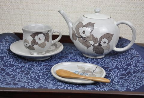 和紙染草花文楕円皿 【日の隈窯 和紙染 和紙 佐賀 陶器 粉引き 鉄絵 窯元 陶芸作家】(H025151)